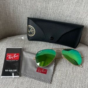 RAY BAN Aviators in Green Flash